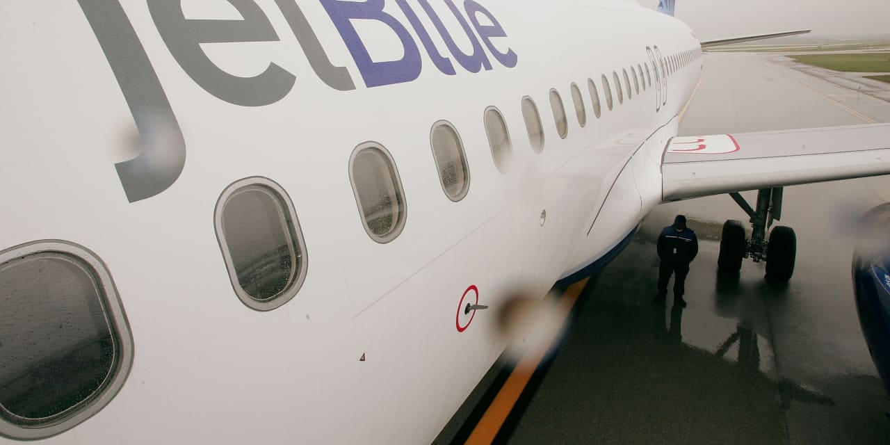 JetBlue’s stock tumbles after analyst sees 40% downside