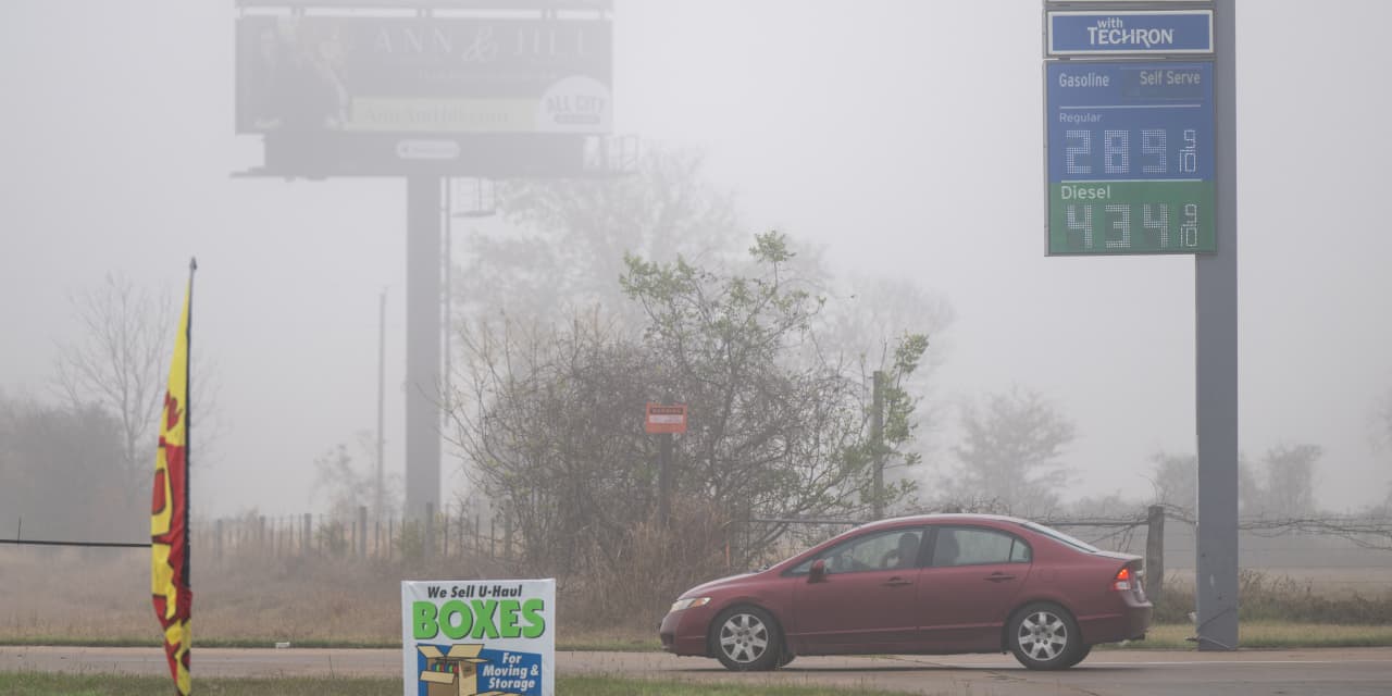 #: Gas prices are now lower than at this time last year. Could they fall below $3 a gallon in the months ahead?