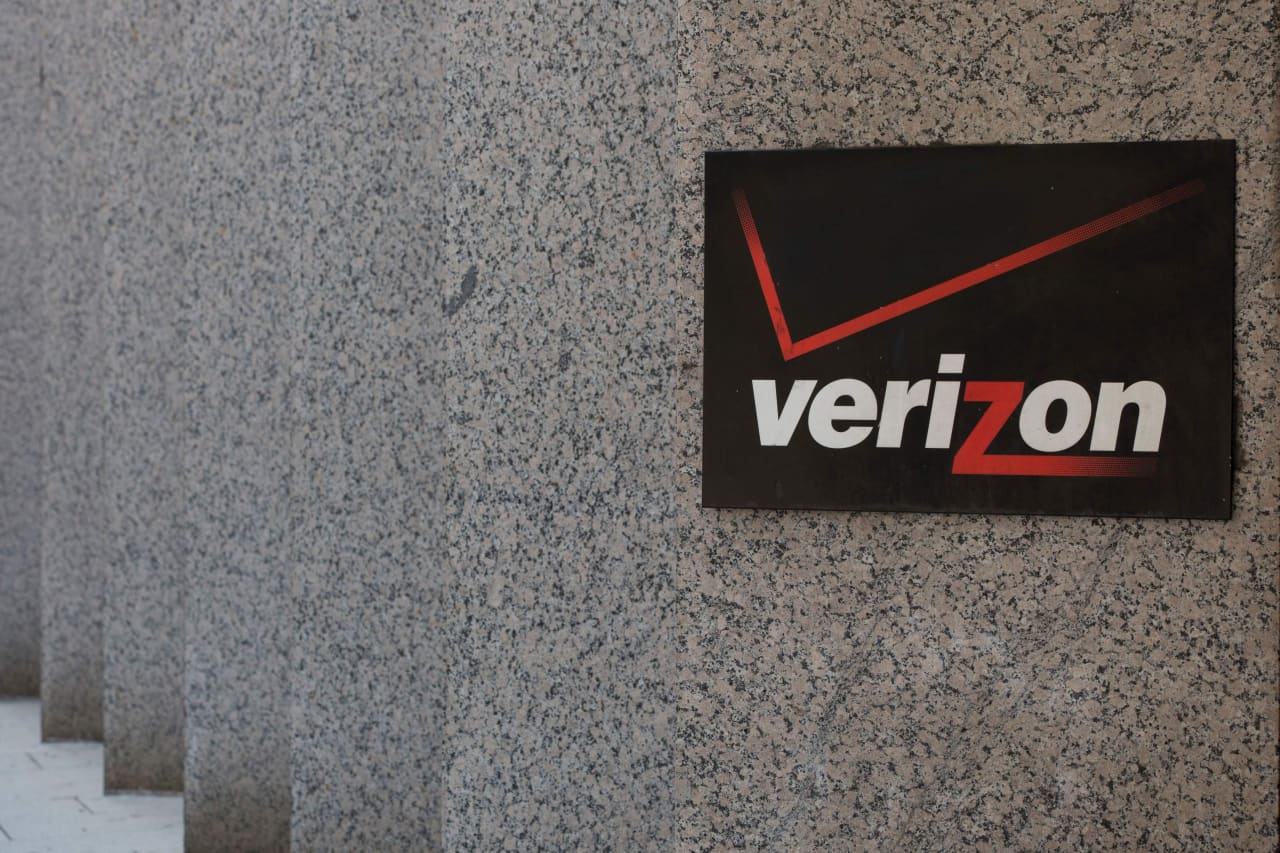 Why people are now keeping their phones for over 3 years, according to Verizon’s CEO