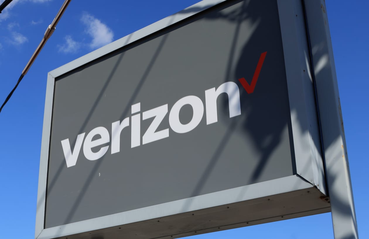 Verizon’s stock heads for lowest close in 13 years as dividend yield ...