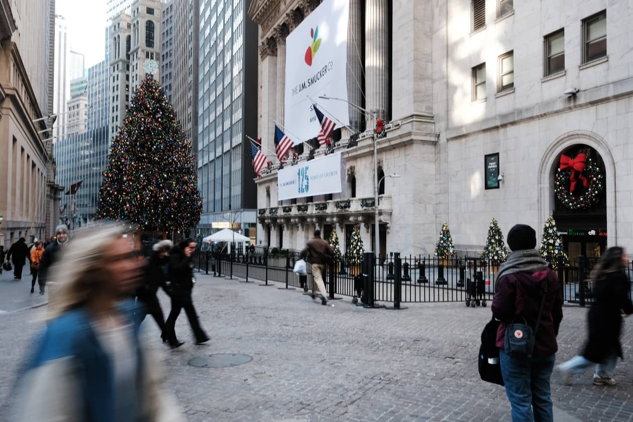 Dow ends down over 750 points to book its worst day in three months as ...