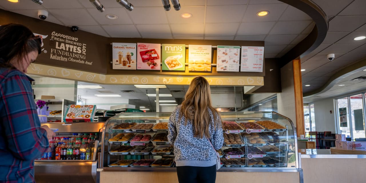 Consumer sentiment rises to 31-month high on slowing inflation and strong jobs market - Vimarsana News