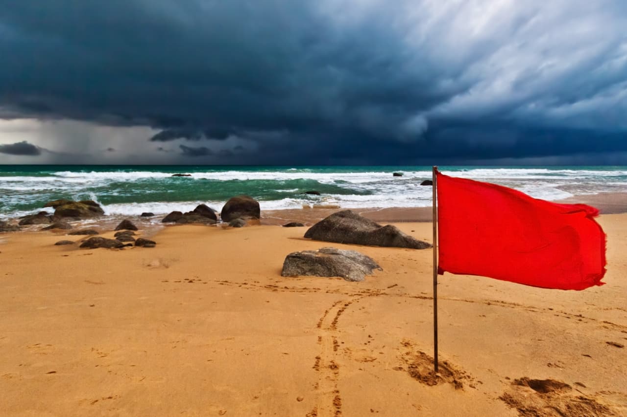 Bearish insiders, bullish investors and global conflict are red flags for stocks