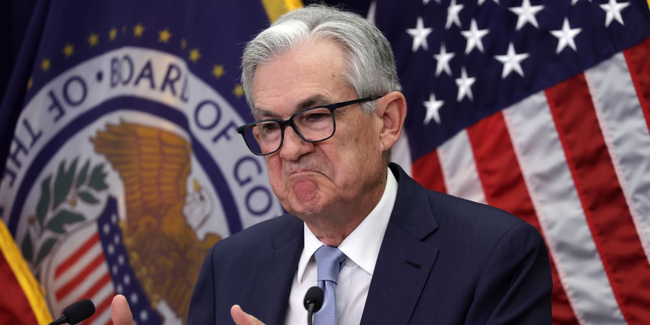 Investors still expect the Fed to lower interest rates in 2023
