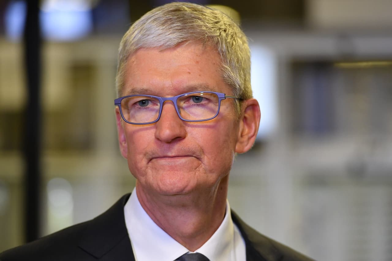 apple-ceo-tim-cook-asked-for-and-got-a-major-pay-cut-this-year-is-there-ever-a-time-when-some-of-us-should-accept-one-too-the-answer-is