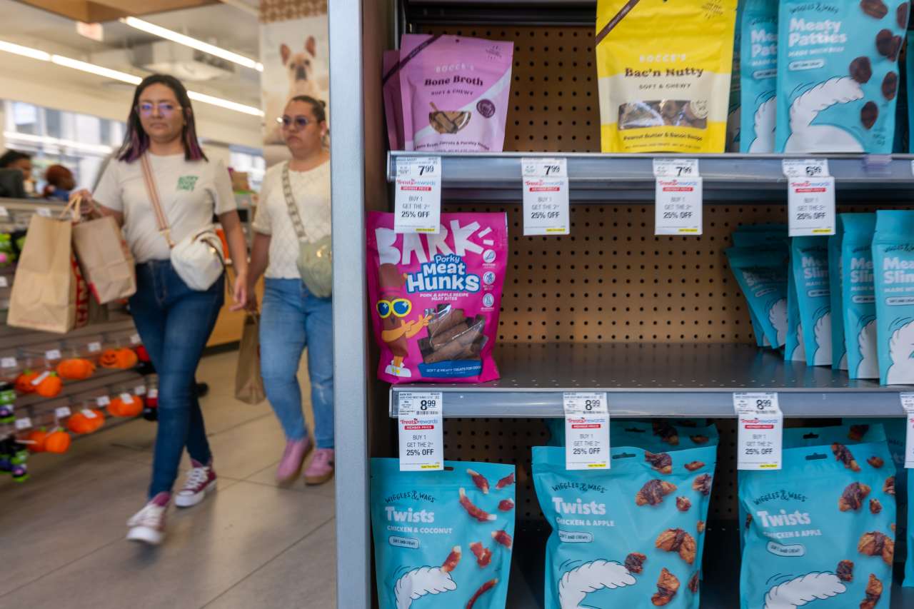 Retail sales are strong for the third month in a row. Economy still seems  to be in pretty good shape. - MarketWatch