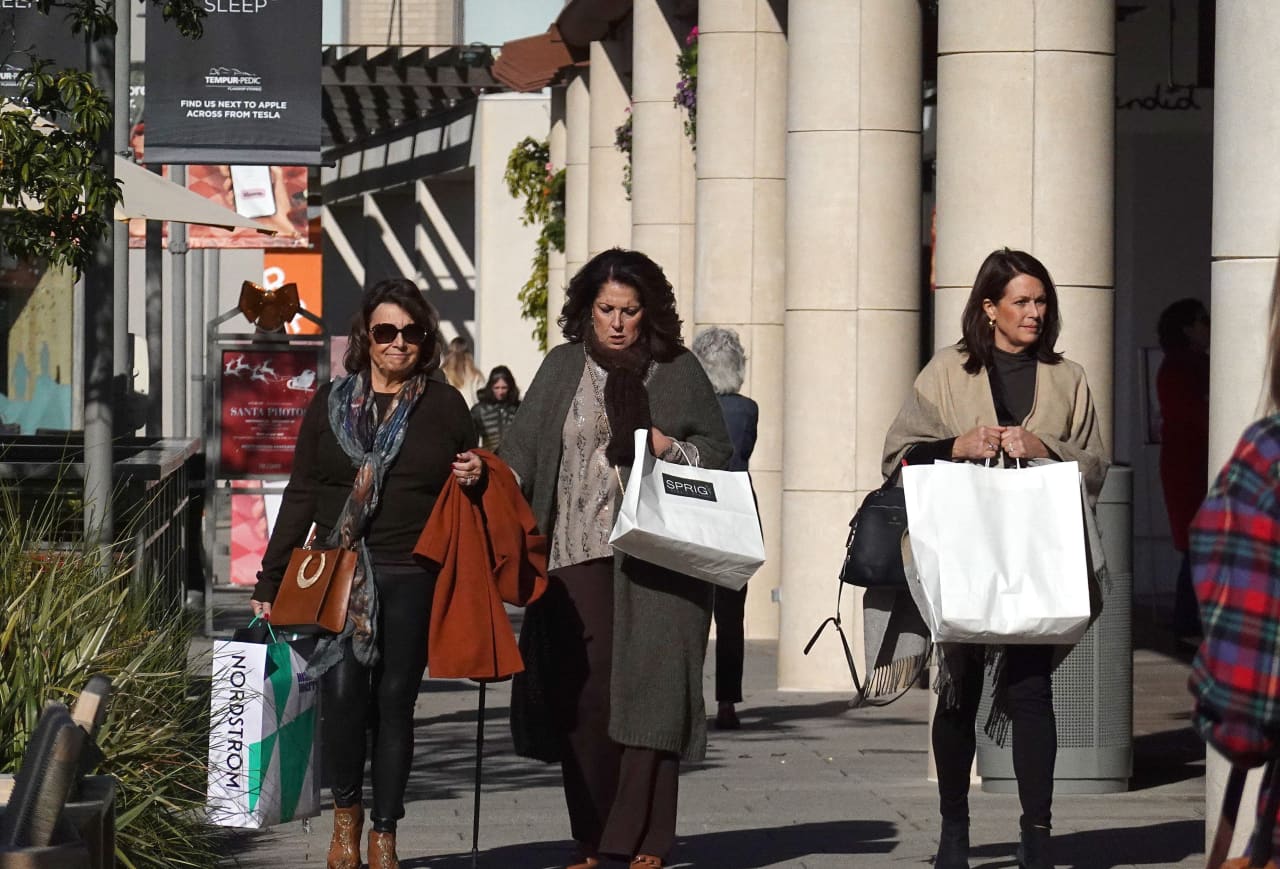 Consumer sentiment falls for 5th straight month in May as inflation worries grow