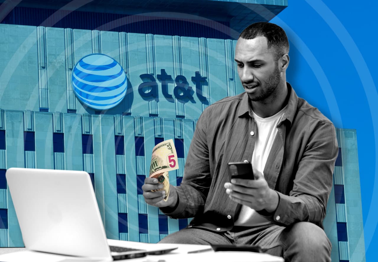 AT&T customers say a $5 credit for a massive cellphone outage is ‘a joke.’ But the law says they’re not owed anything.