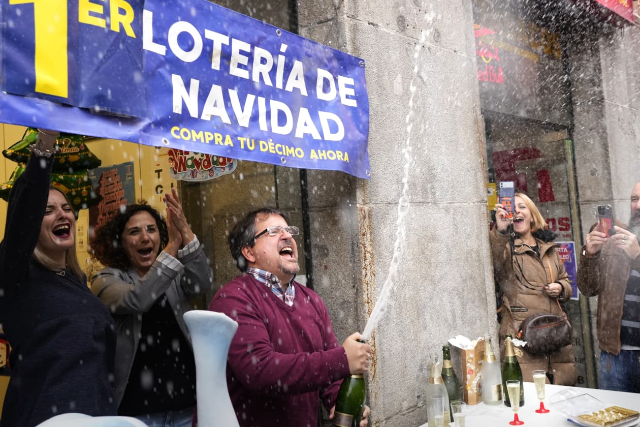 Jobless Peruvian woman wins €400,000 prize as El Gordo lottery rings in ...