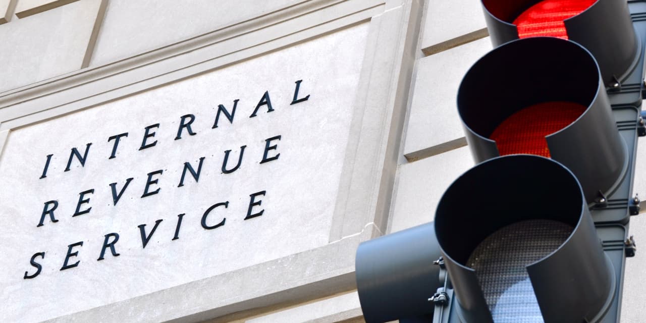 IRS pauses rule requiring people to report PayPal, Venmo transactions over $600. Here's what went wrong.