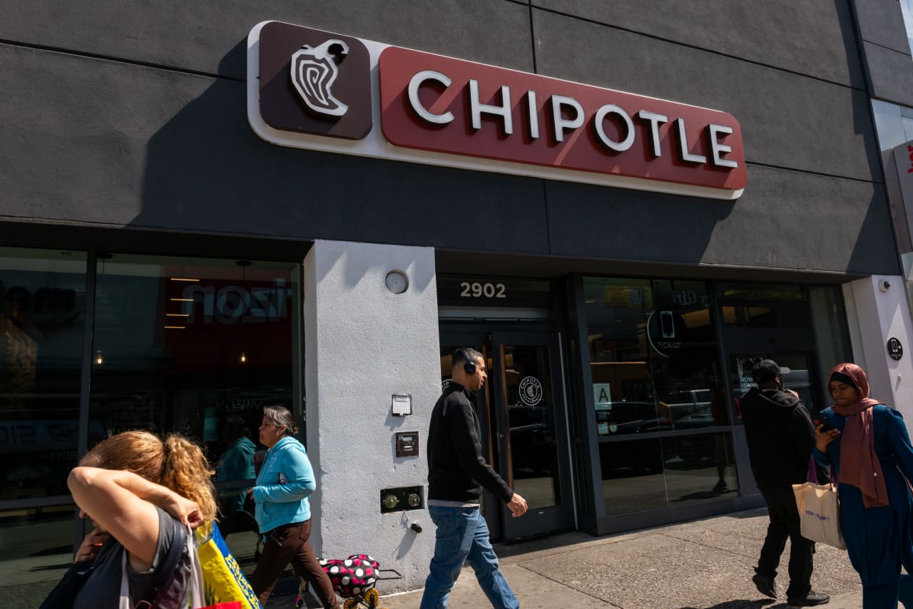 Chipotle’s outlook for the year casts doubt on a restaurant-industry rebound