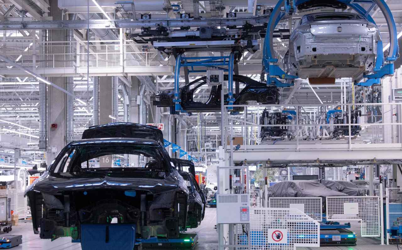 Mercedes CEO says carmaker is scurrying for chips after Nexperia nationalization