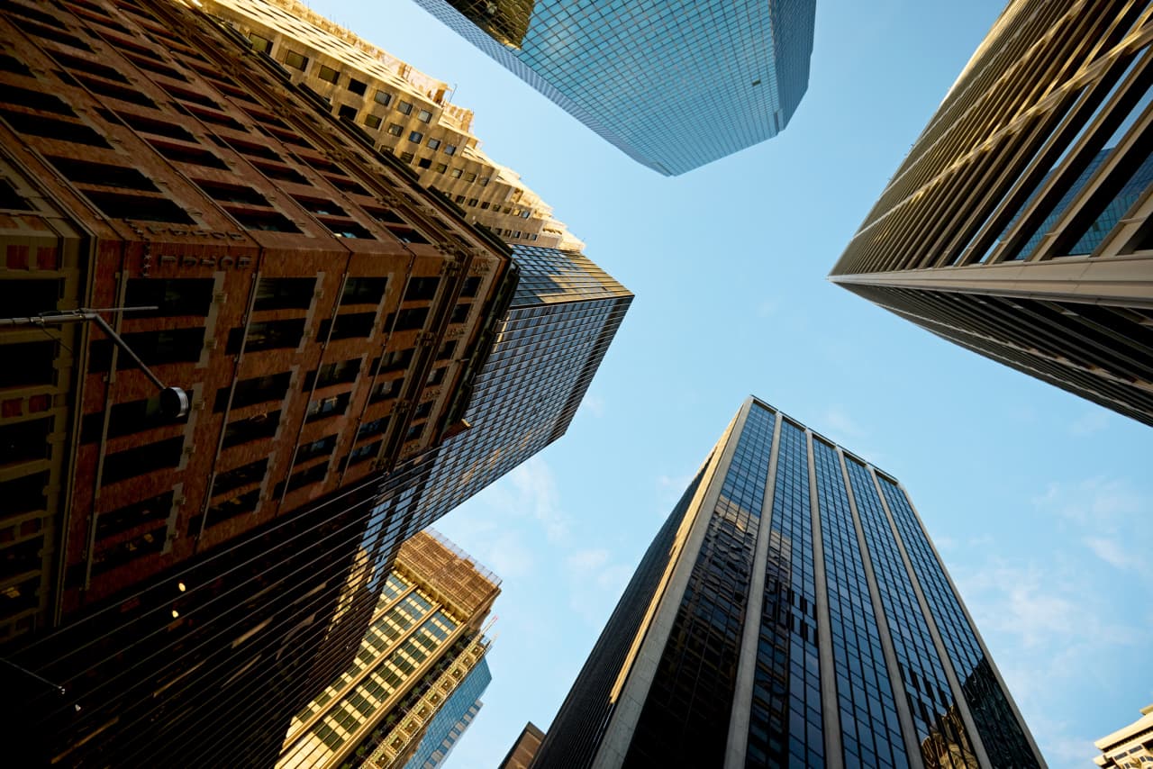 J.P. Morgan lifts its S&P 500 target to 7,800 but warns that a ‘flash crash’ remains a risk