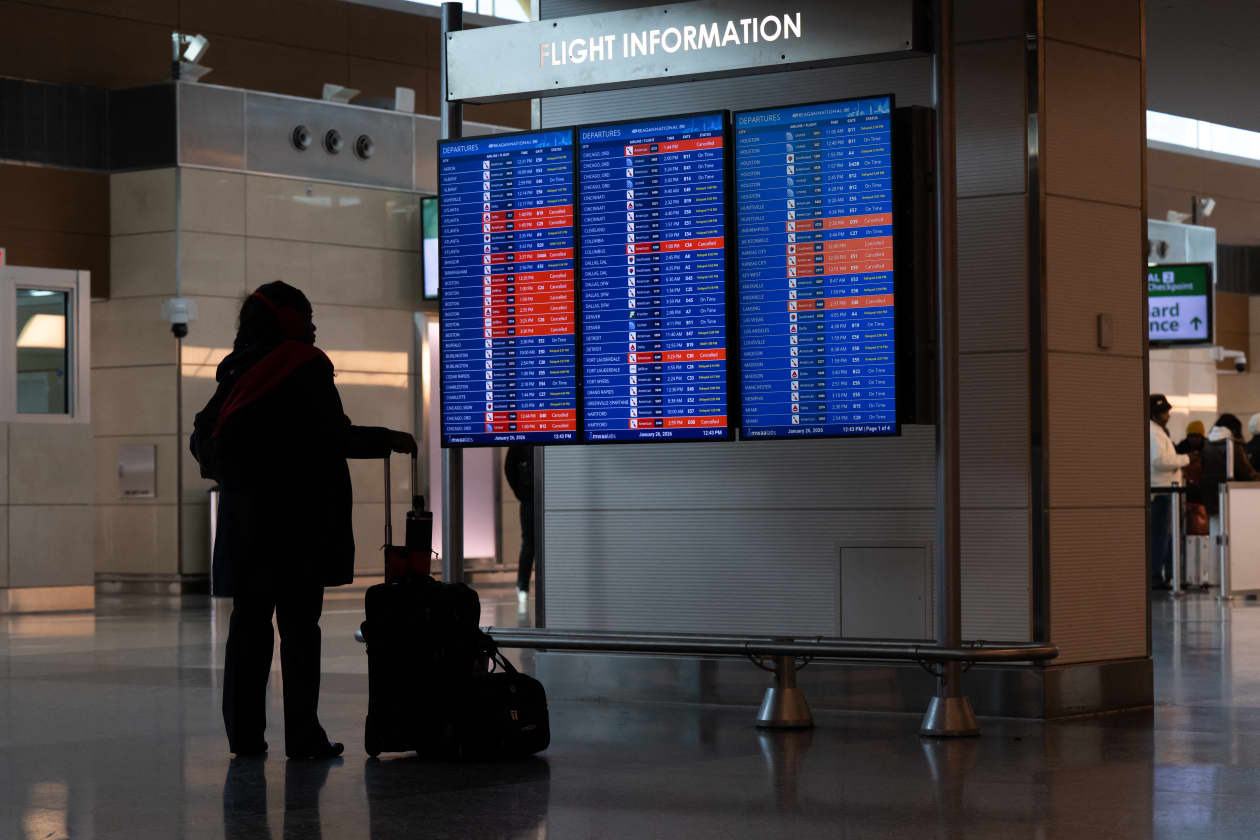 Thousands of flight cancellations could mean record cash refunds for  stranded passengers under this new rule - MarketWatch