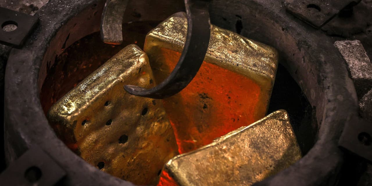 #Metals Stocks: Gold prices retreat from their highest level since April