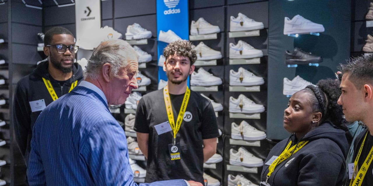 JD Sports Fashion ve ganancias en el extremo superior de las expectativas para 2023 después de una temporada navideña más fuerte