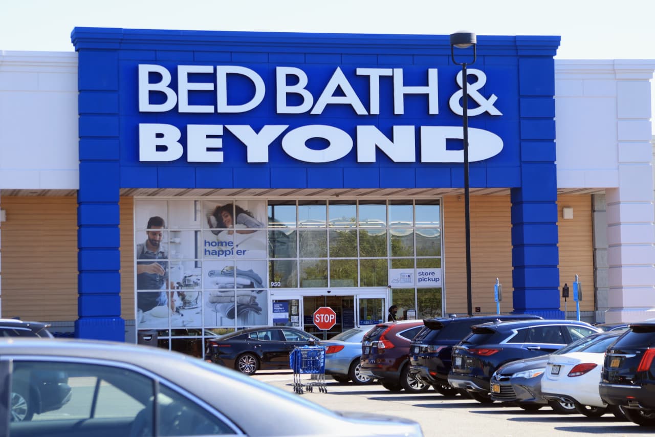 Bed Bath & Beyond Might Be Teetering. But Its Stock Just Had Its ...