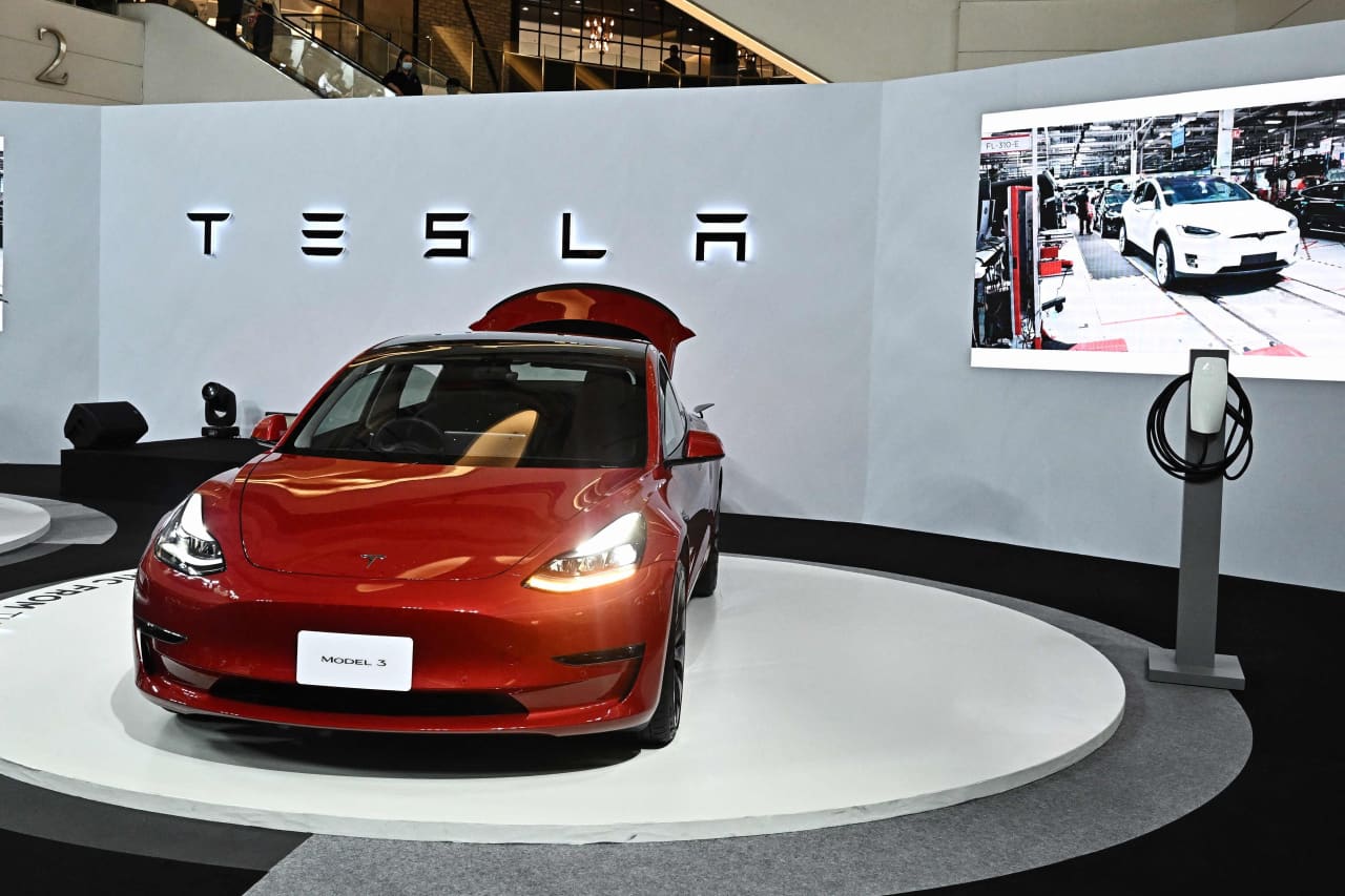 Tesla's U.S. Price Cuts Mean More Models Are Eligible For Federal EV ...