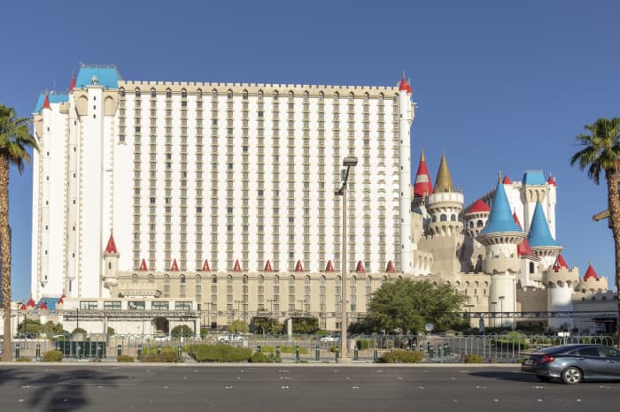 How To Avoid Those Annoying Resort Fees And The Hotels That Charge The  Worst Ones - Marketwatch