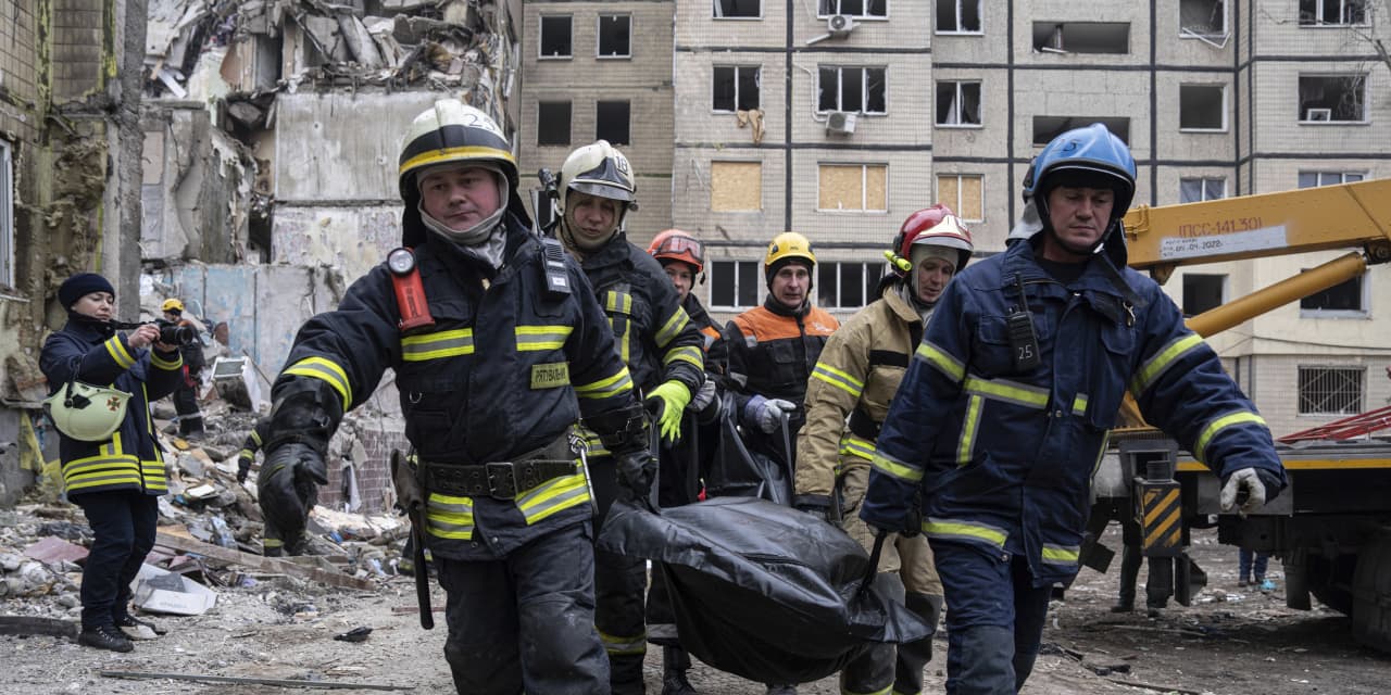 Death toll from Russian missile strike on Ukrainian apartment building ...