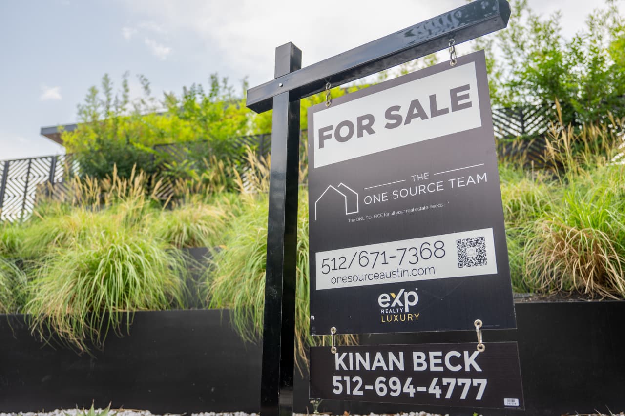 Mortgage rates inch up to highest level since early May, even as U.S. economy slows