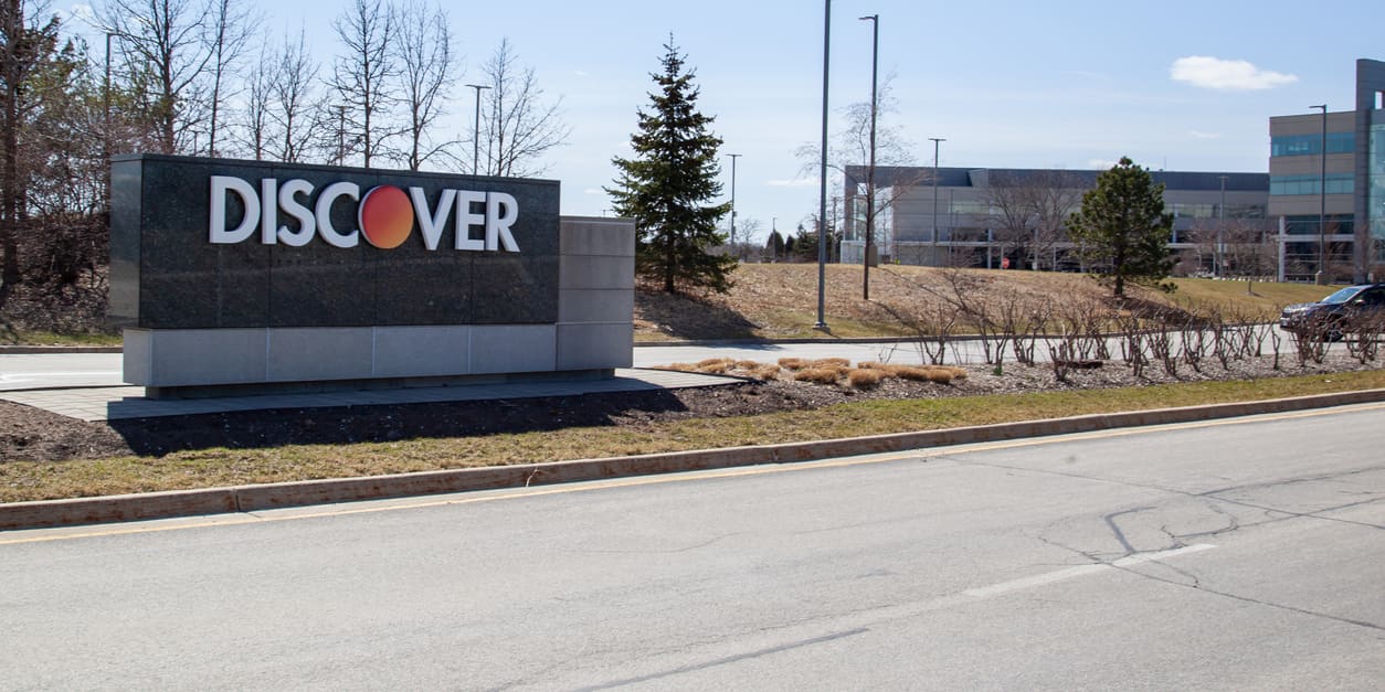 Discover stock falls more than 13% after company discloses accounting mistake, FDIC probe