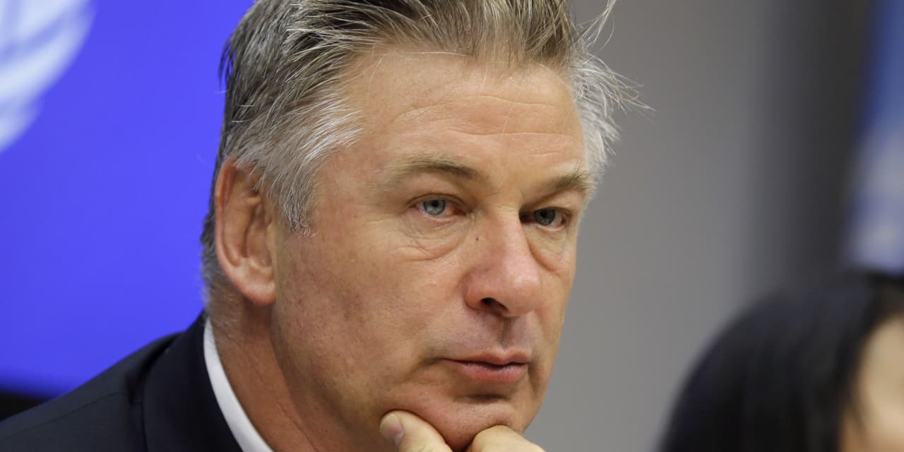 Alec Baldwin to be charged with involuntary manslaughter in fatal set shooting