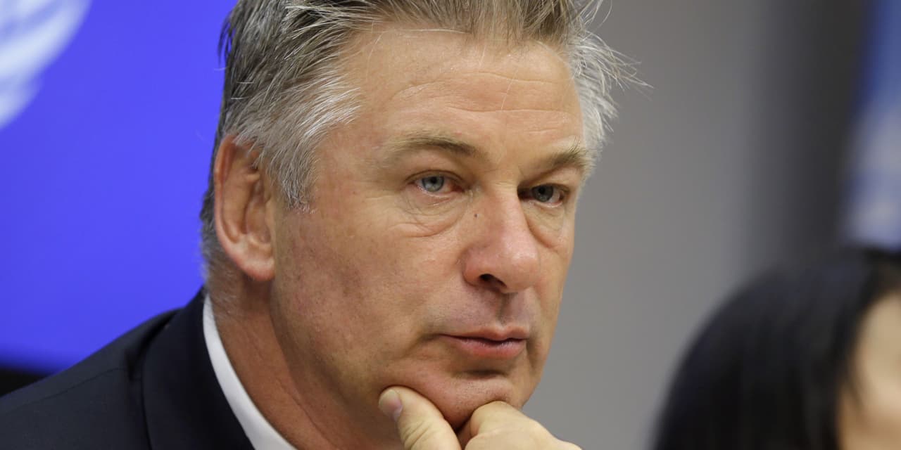 Alec Baldwin to be charged with involuntary manslaughter in fatal set shooting