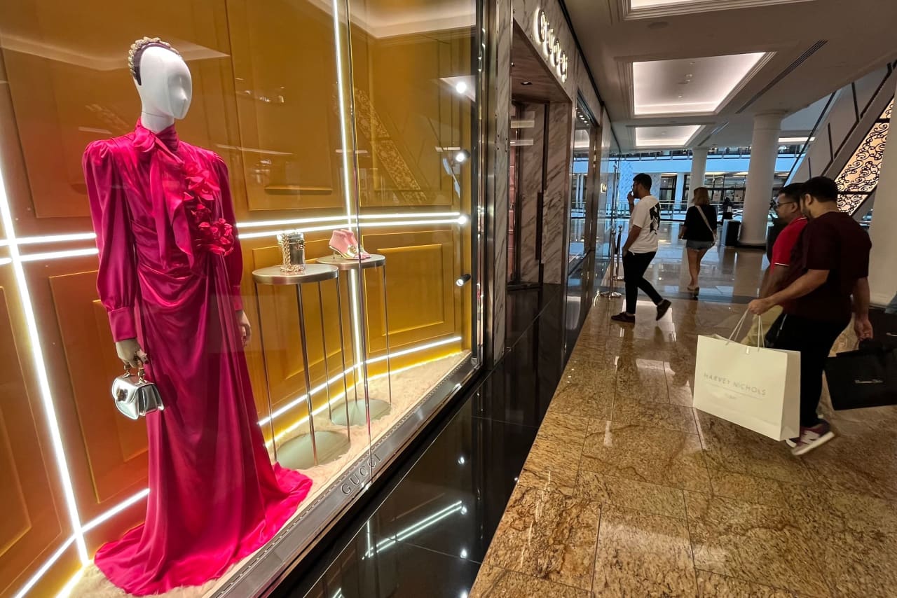 Hermes and Gucci sales fall short on Middle East turmoil. Investors were surprised.