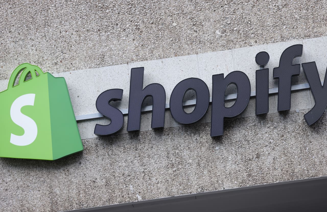 Shopify’s stock reverses lower as earnings miss overshadows AI opportunity