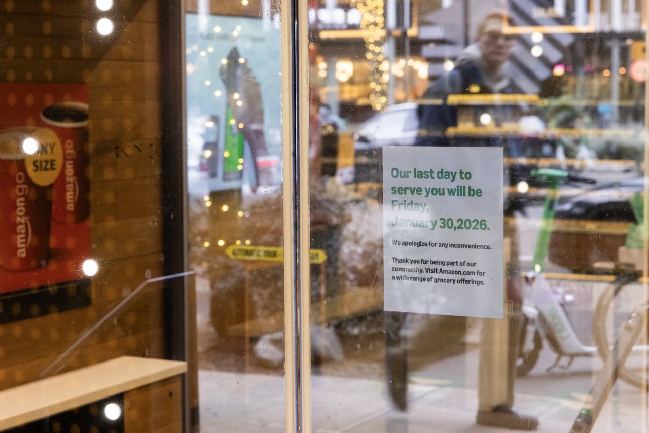 ADP jobs report shows paltry 22,000 increase in private hiring. U.S. labor market is still soft.