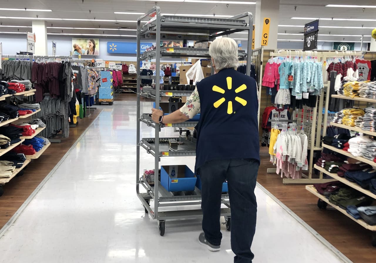 Walmart Pay Raise Shows Labor Market Remains Strong — And May Be Adding ...