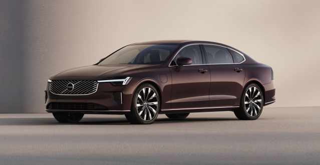 The 2025 Volvo S90