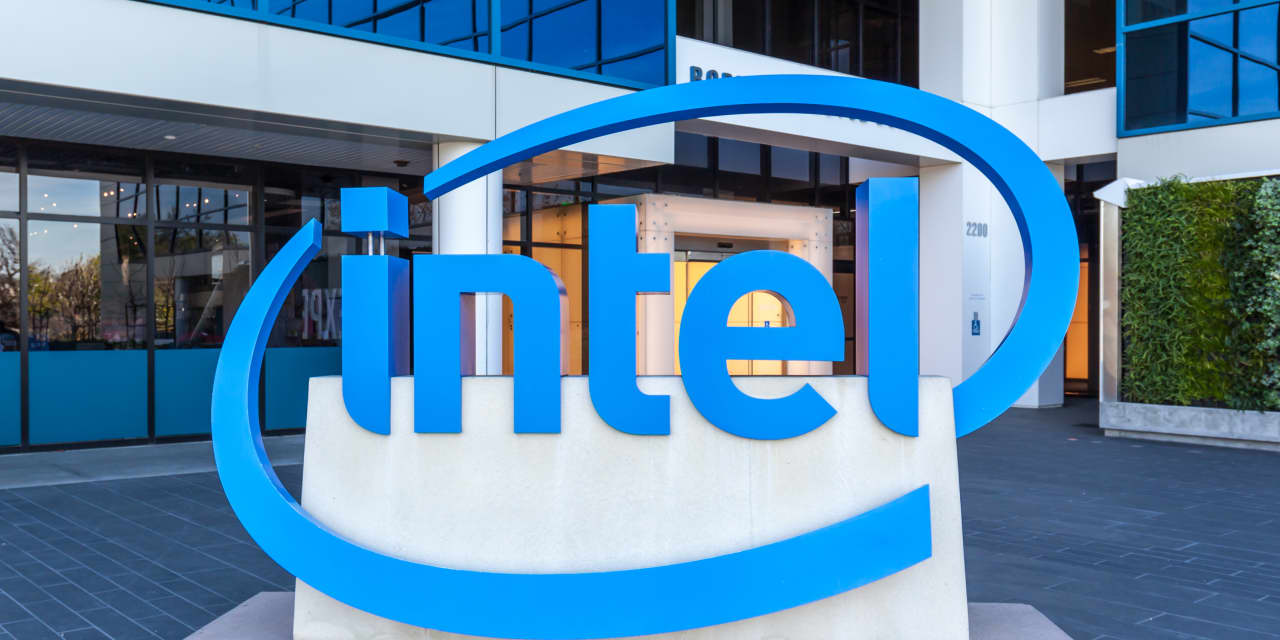 Intel Shares Drop Nearly 10% After Earnings Fail, Execs Predict Quarterly Losses as Data Center Market Shrinks