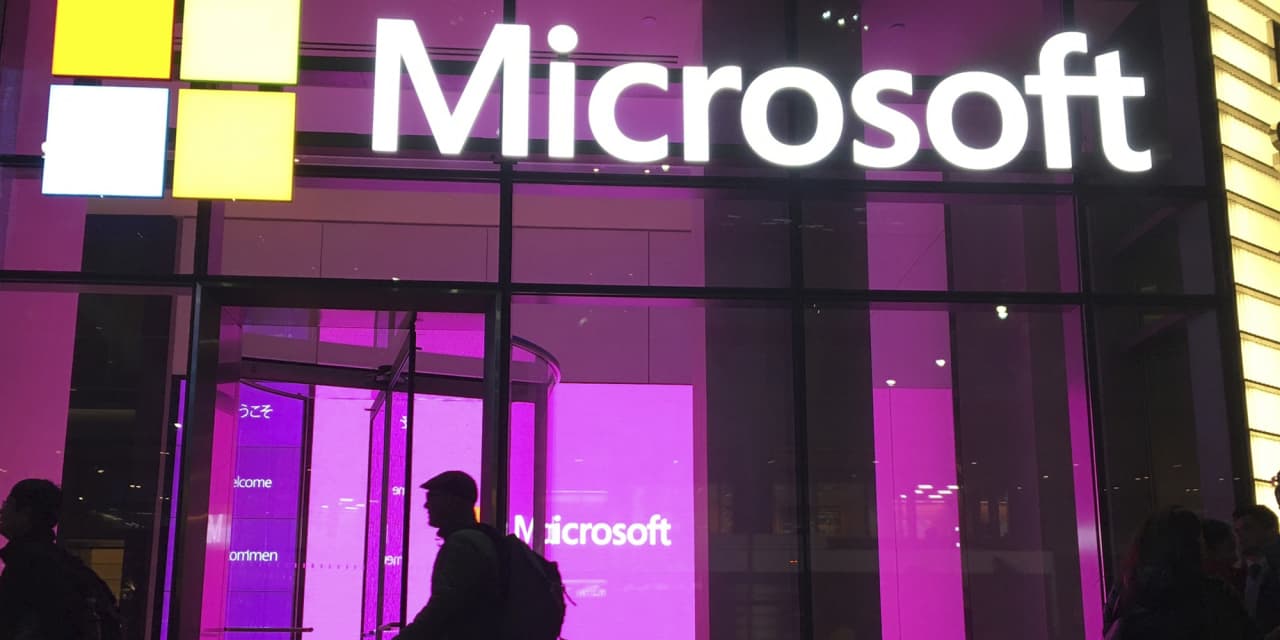 gnews-microsoft-reports-outages-for-teams-outlook-other-service