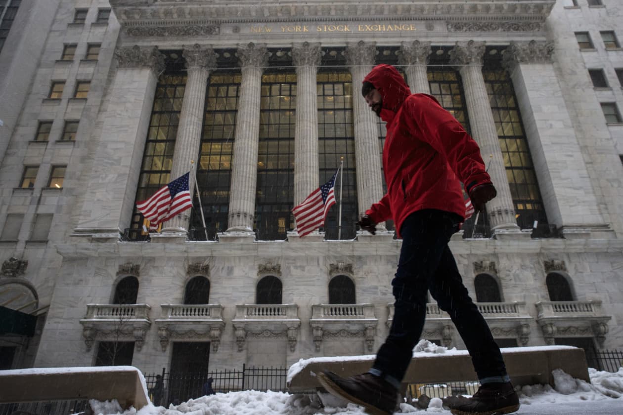 Investors May Be Led into a Trap as Stock Market Discards New Tariff Threats, Analyst Warns