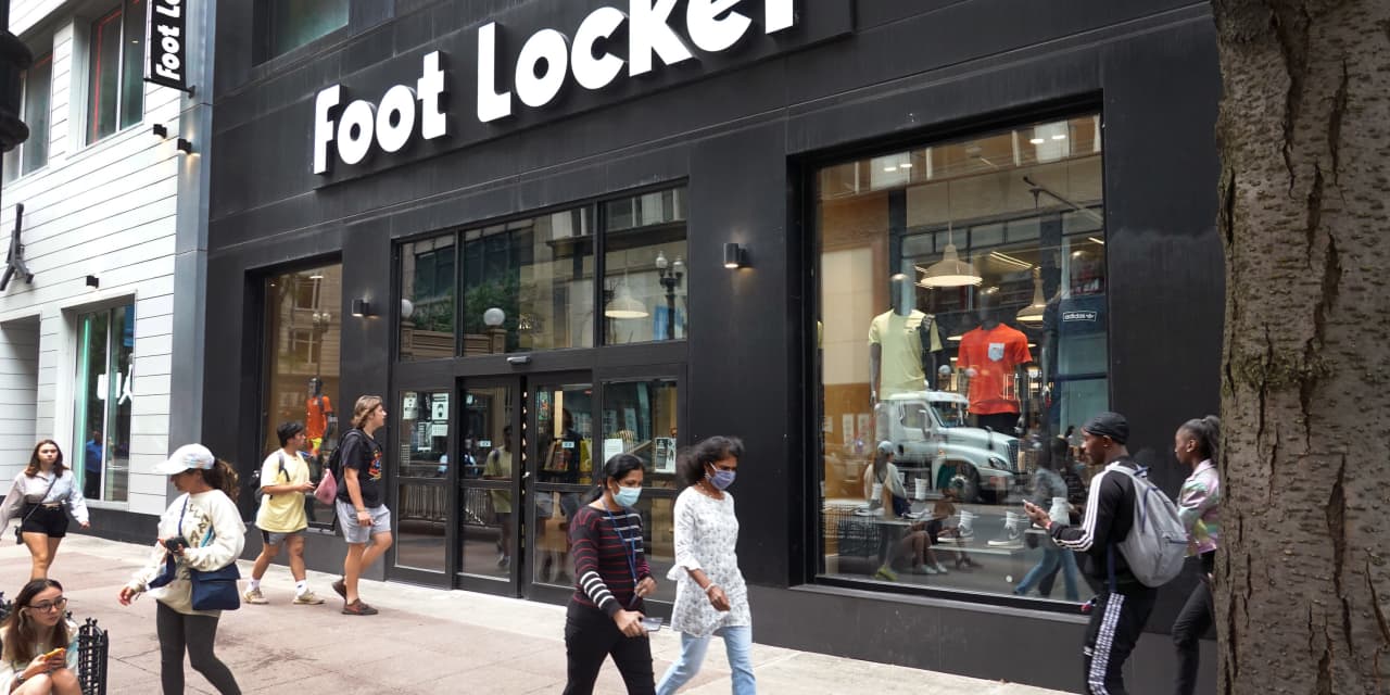Foot Locker cuts staff, and another executive departs: 'Every executive from the 2019 analyst day is now gone,' analyst says