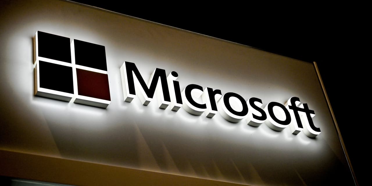 Microsoft income: Inventory falls as corporate forecasts Azure cloud slowdown