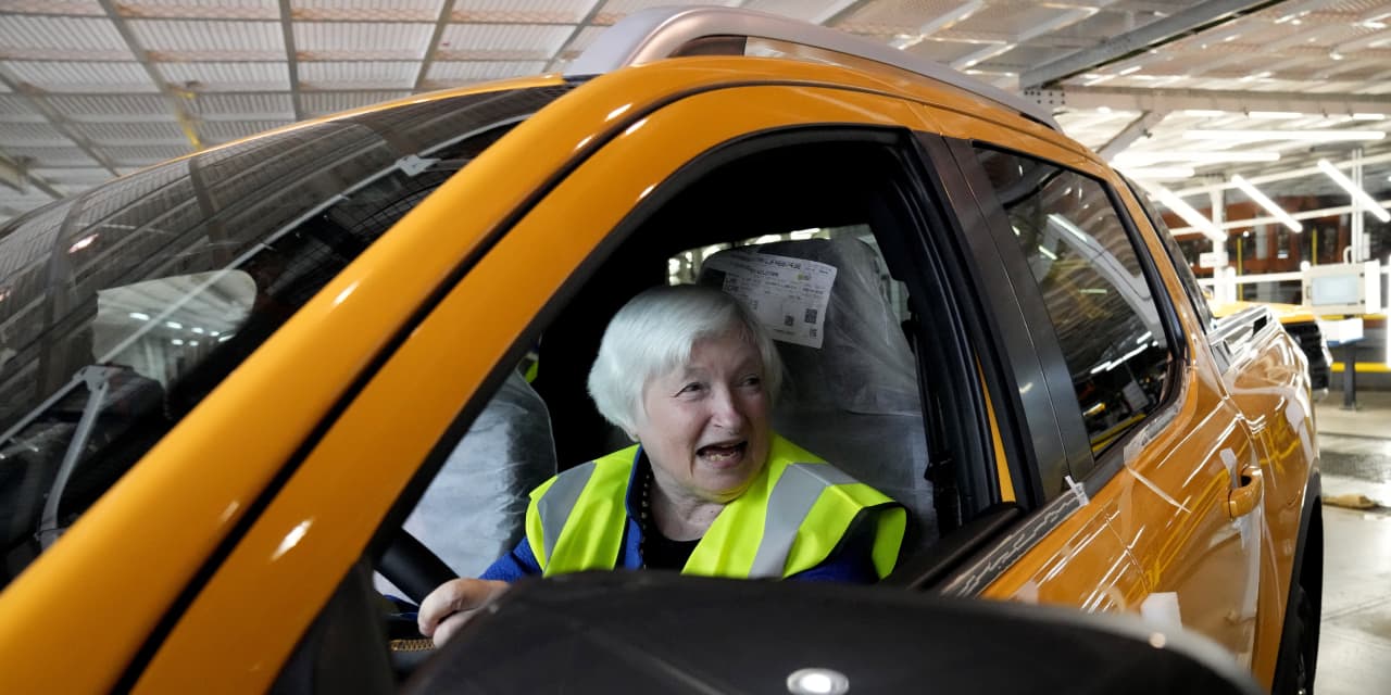 : No, Yellen doesn’t have a side gig as a cabbie. Here’s why the Treasury secretary was behind the wheel.