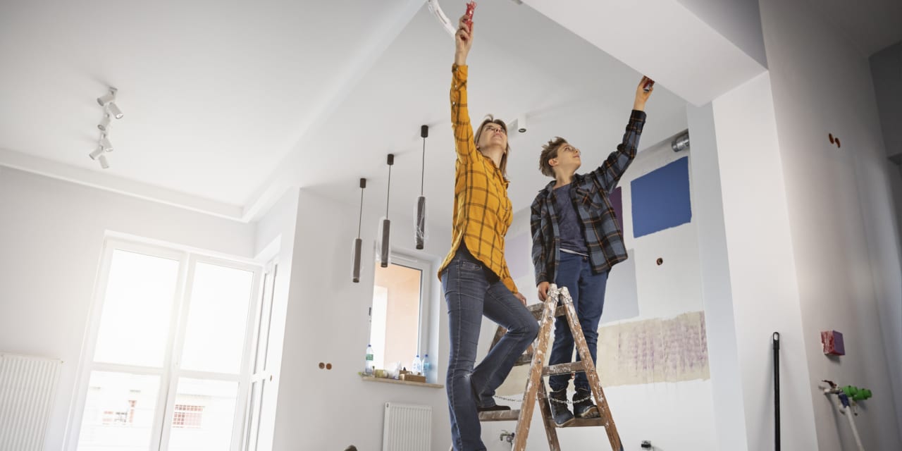 More homeowners who scored a low interest rate are spending $50,000 or more to renovate