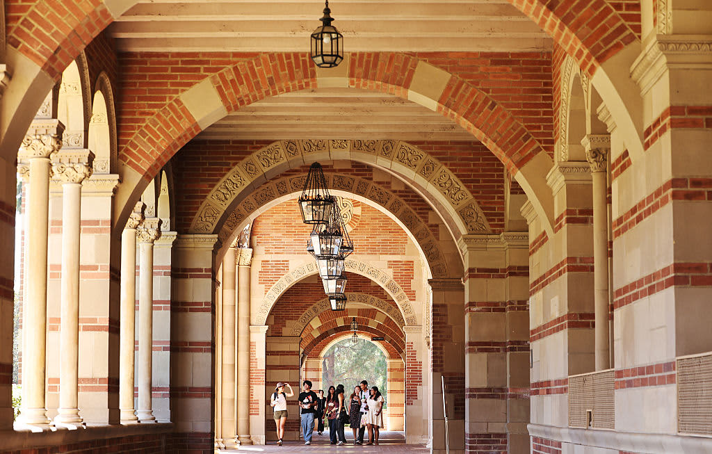 More college students will need to turn to private loans to pay for school — but 40% of Americans won’t qualify, according to a new report