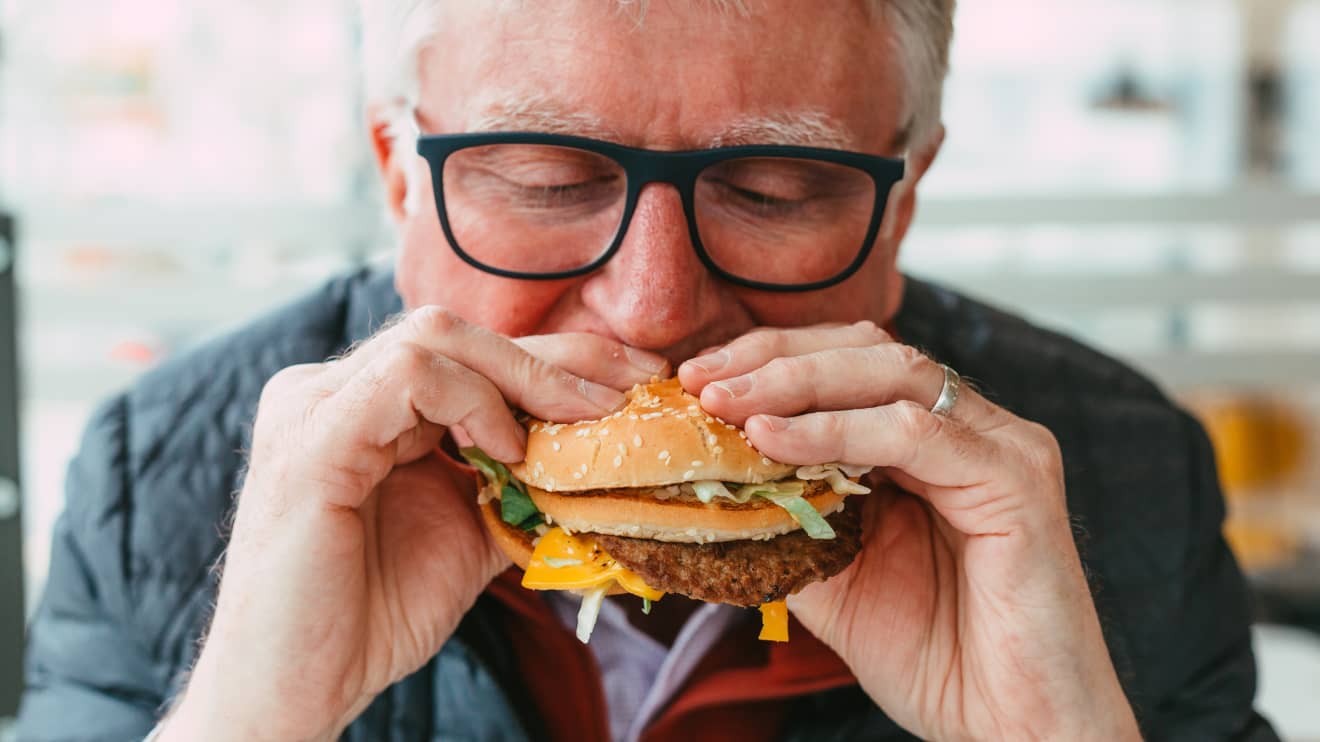 1 Out Of Every 8 Older Americans Is A Junk Food Addict Survey Finds