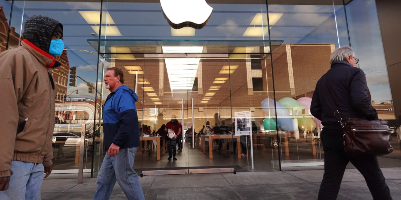 #: Apple execs violated labor law after remarks that interfered with organizing: report
