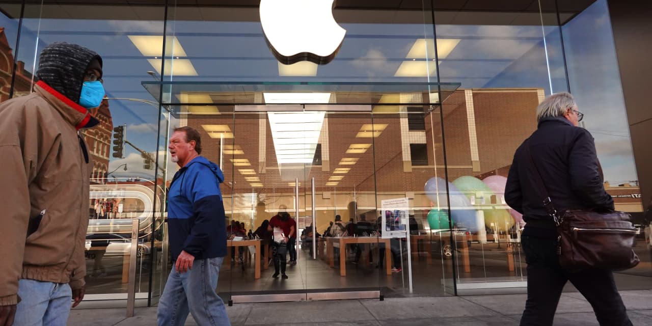 #: Apple execs violated labor law after remarks that interfered with organizing: report