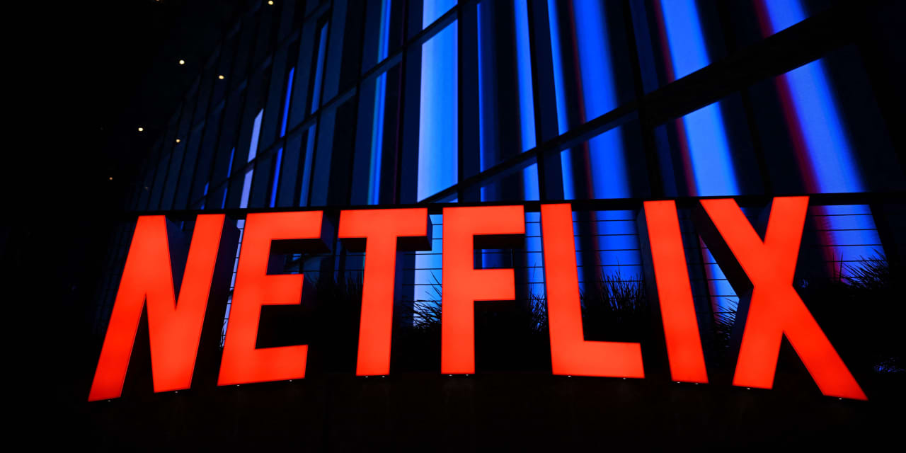 Netflix to make fewer motion pictures, 2 execs to depart: reviews