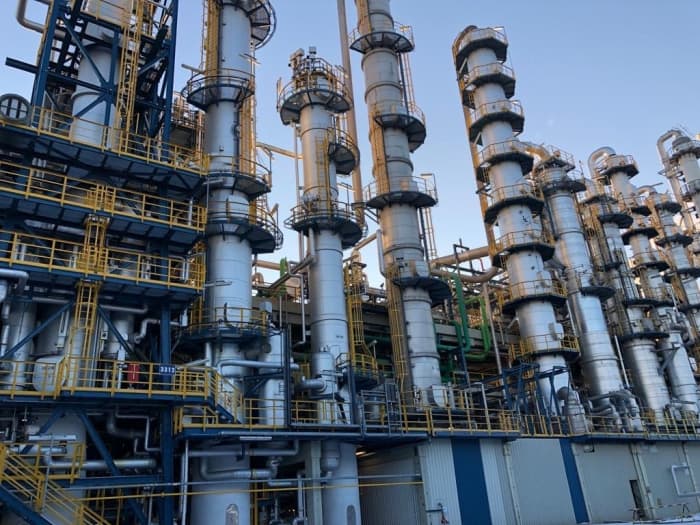 The columns of the DOMO benzene extraction plant. Benzene, derived from gasoline production, is a base chemical and key raw material of the Polyamide 6 (PA6) production.