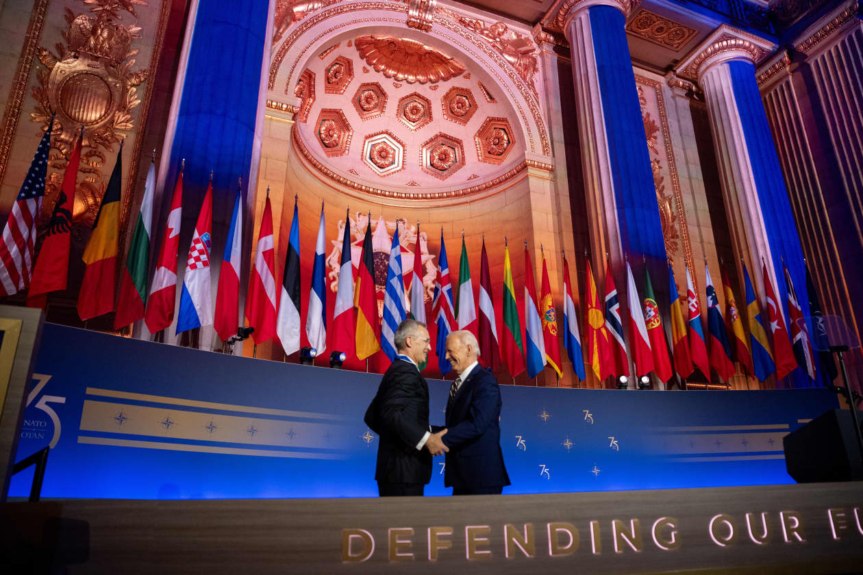 Biden hails NATO’s commitment to Ukraine and to democracy at summit ...