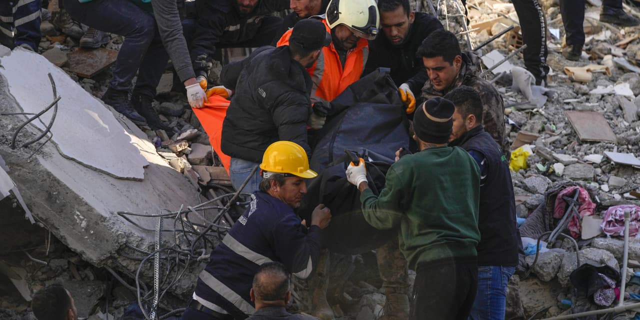 мчс россии землетрясение. спасение людей из завалов мчс россии. жертвы чс. стихийные бедствия в японии цунами. жертвы стихийных бедствий.