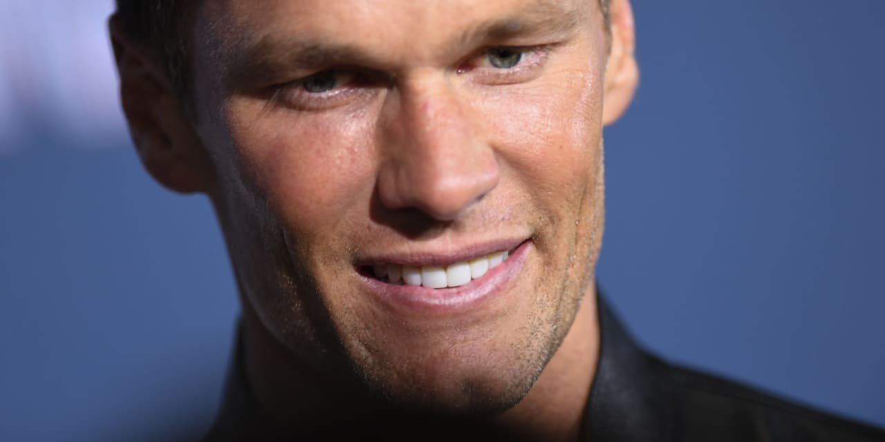 #Key Words: Retired Tom Brady tweets ‘I’m not sure what to do with my hands’ GIF during Super Bowl