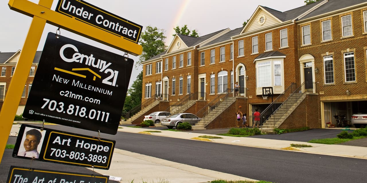 No more 6%? Home buyers and sellers will soon negotiate their own commissions with agents.